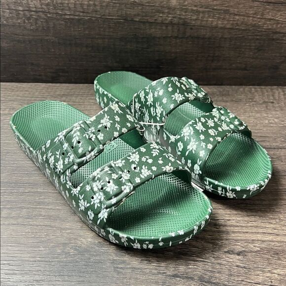 Freedom Moses Women’s Size 7-8 Green & White Floral Two Band Slide Sandals NWT - Picture 1 of 6